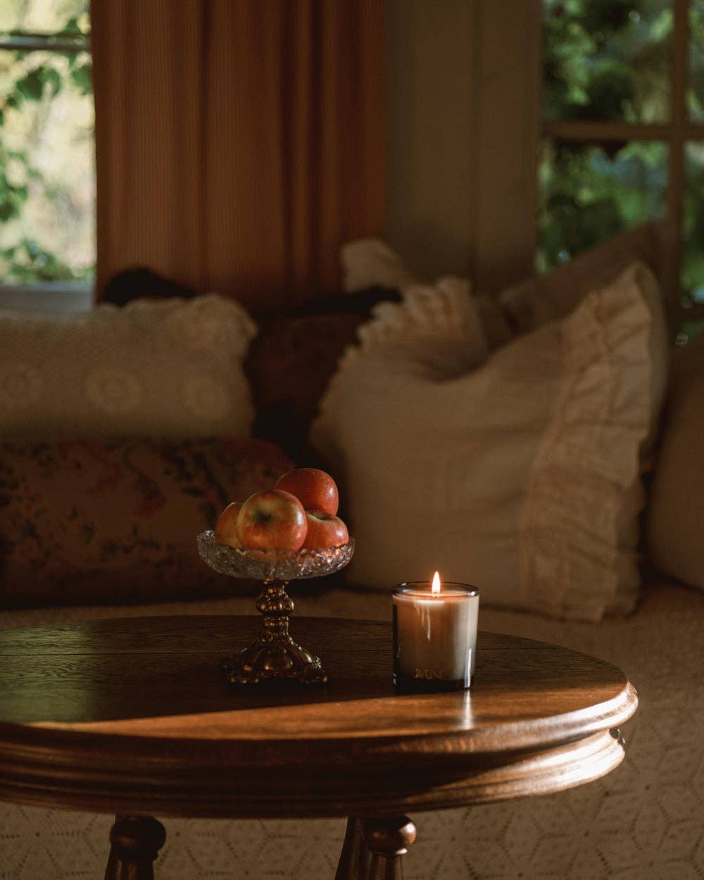 N˚04 Ember Candle | Cozy Smoke &amp; Vanilla Sugar