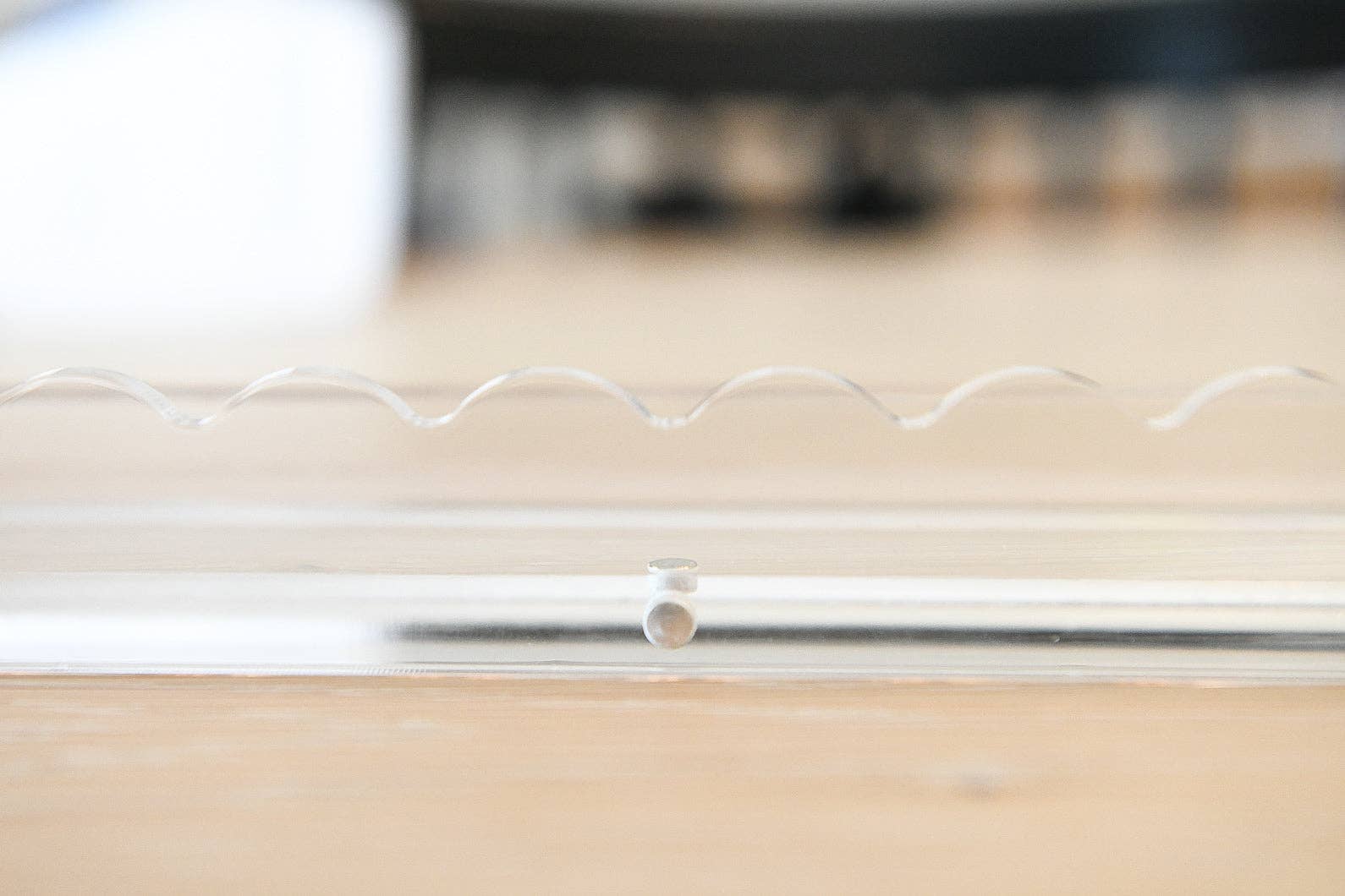 Scallop Mahjong Rack with Magnetic Pushers, Clear Acrylic