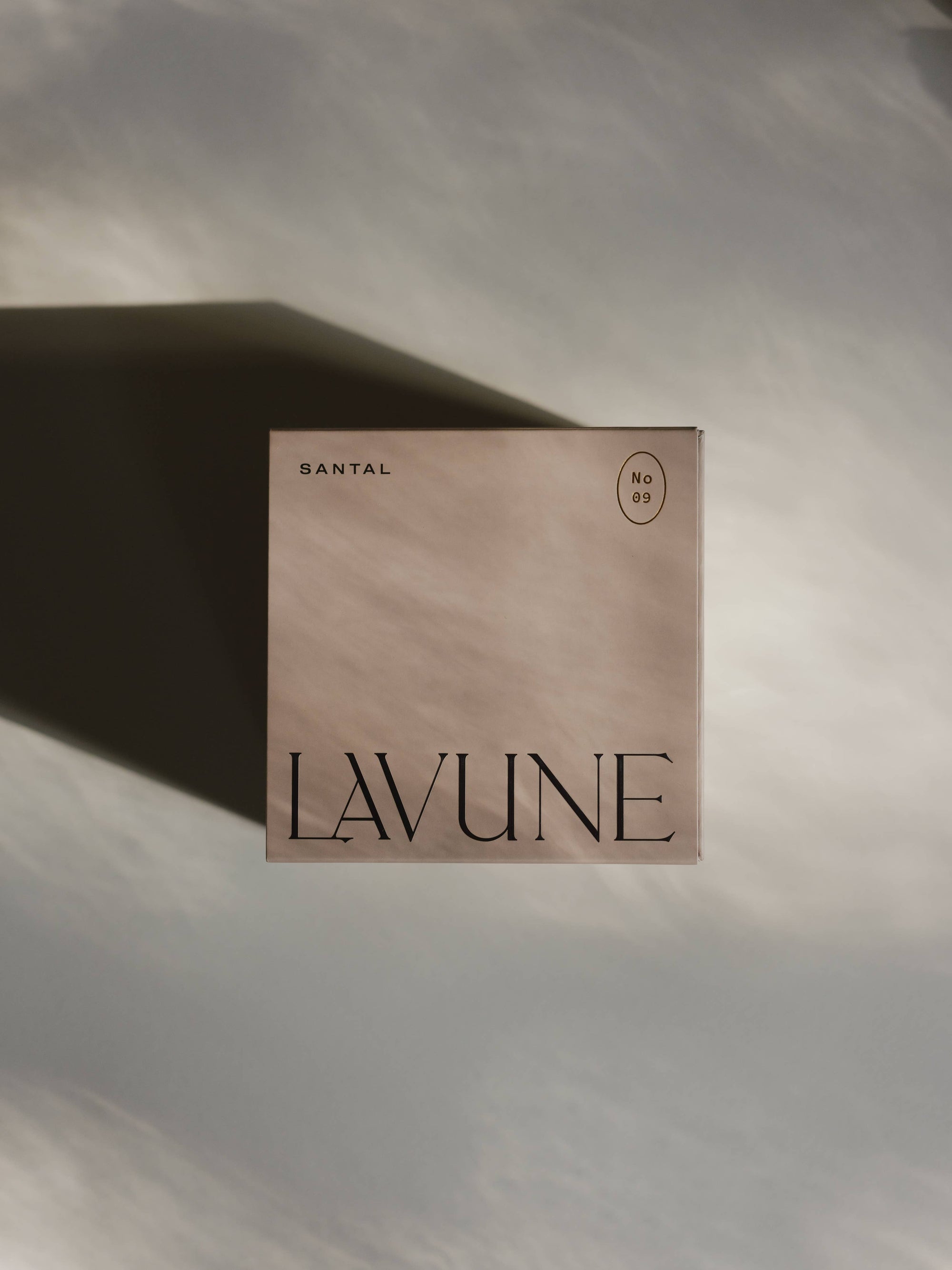 N˚09 Santal Candle | Luxurious Sandalwood &amp; Cedarwood